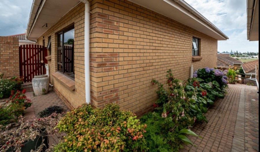 3 Bedroom Property for Sale in Hartenbos Central Western Cape